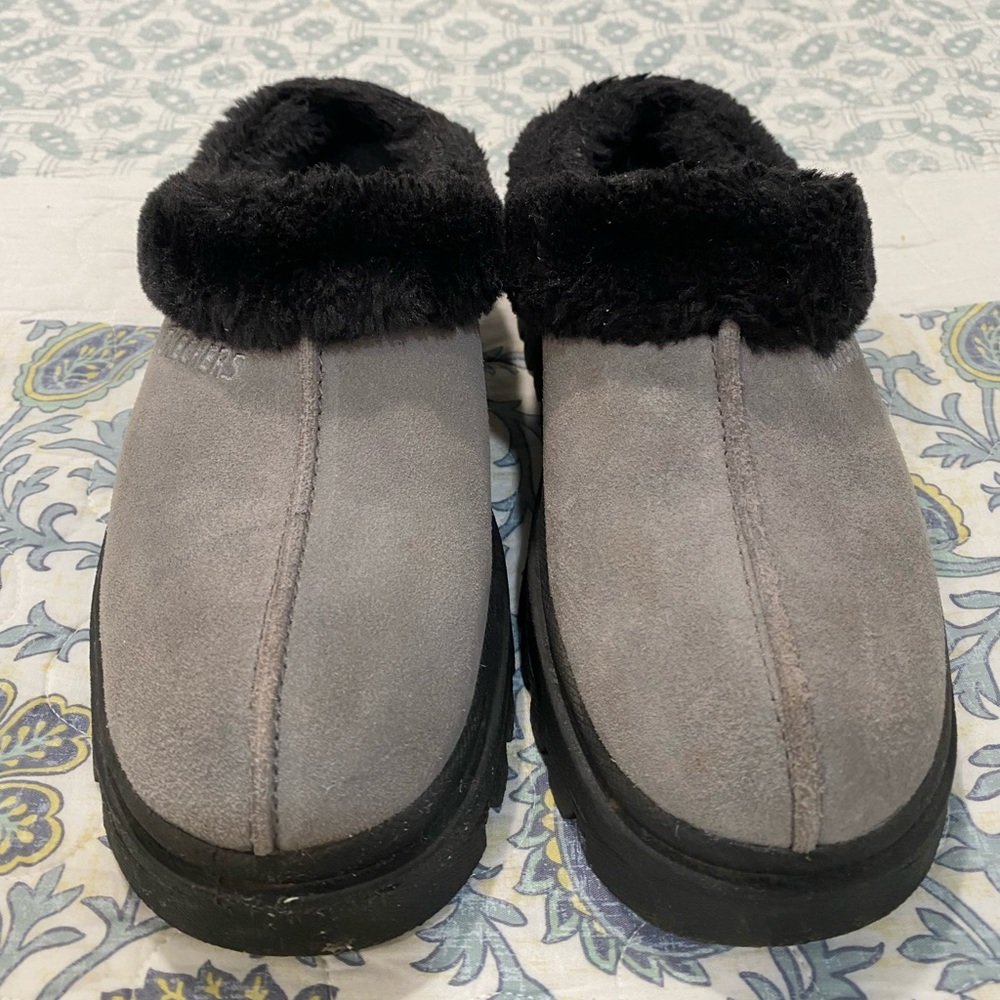 Cute and comfy Bob clog’s from Skechers.  Gently used.🤩